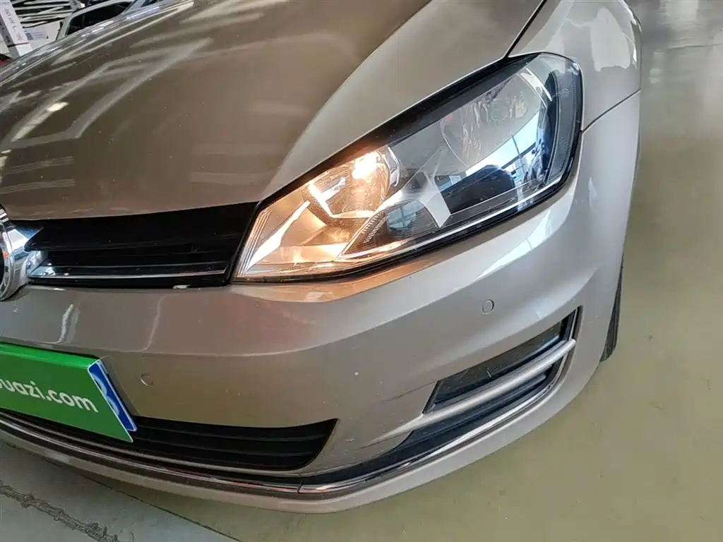 Volkswagen Golf 2017 230TSI Auto Comfort Millionth Anniversary Edition фото 24