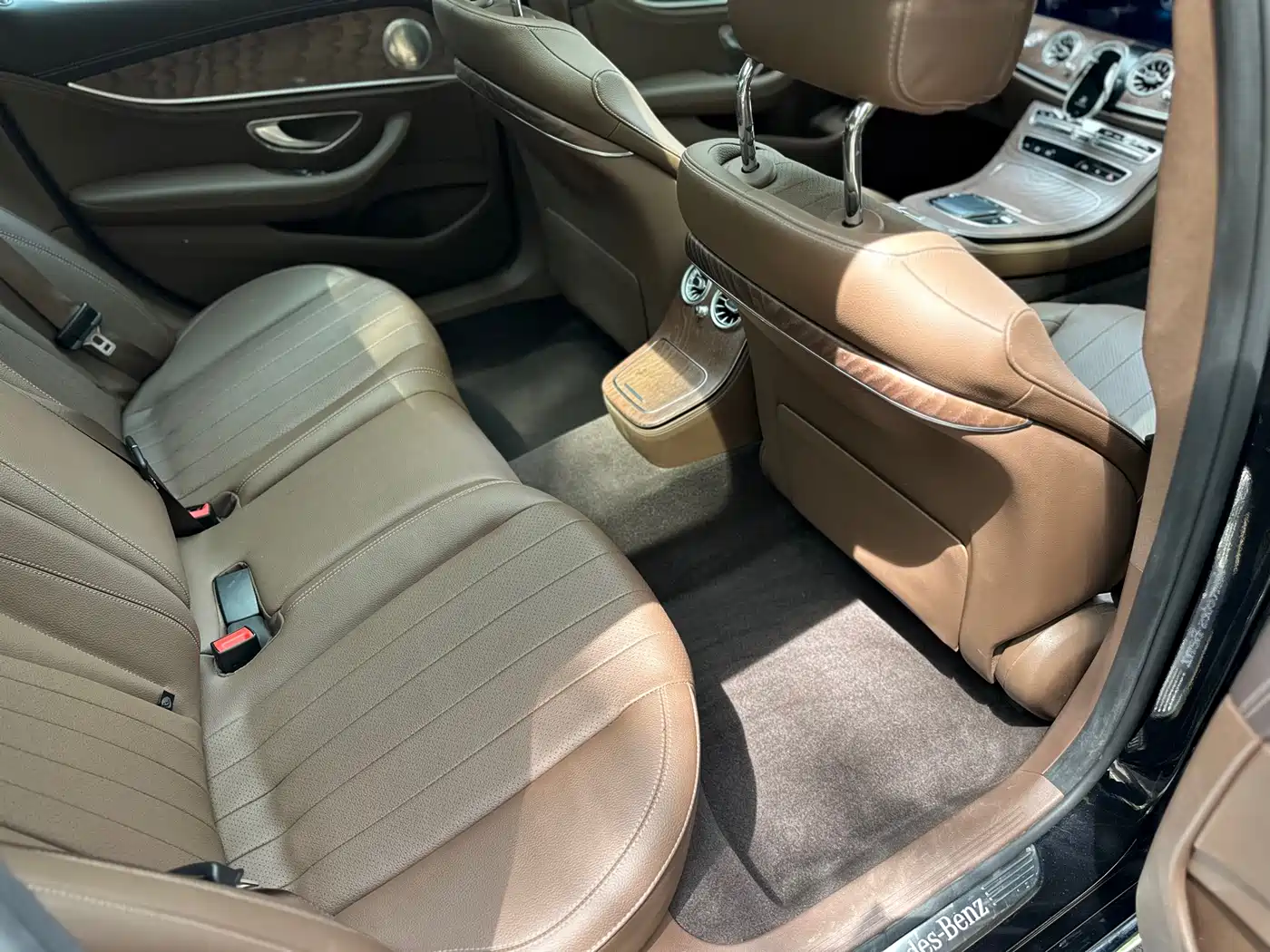 Mercedes-Benz E-Class 2023 E 300 L Fashion фото 16