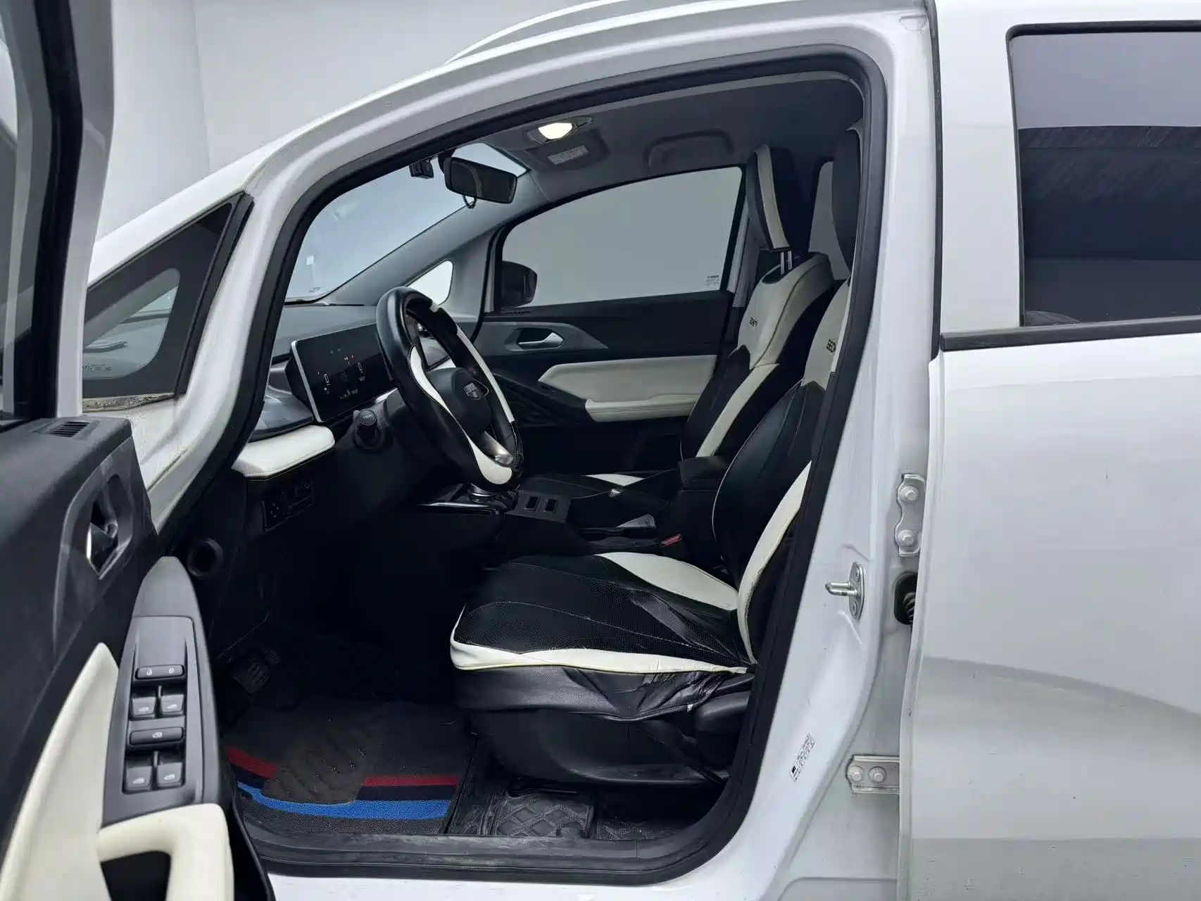 Фото 8 - Geely Geometry E Firefly