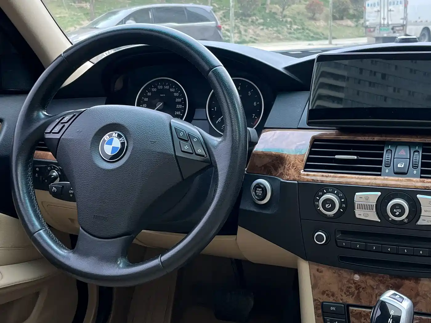 BMW 5 Series 2009 Model 525Li Luxury фото 9