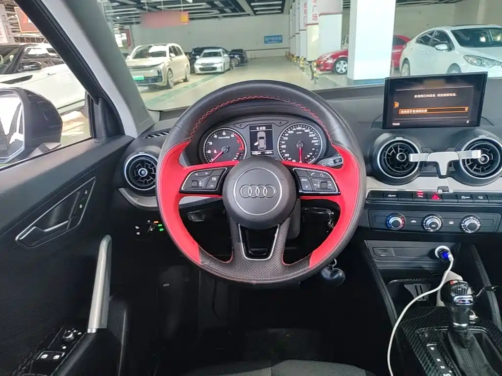 Фото 11 - Audi Q2L