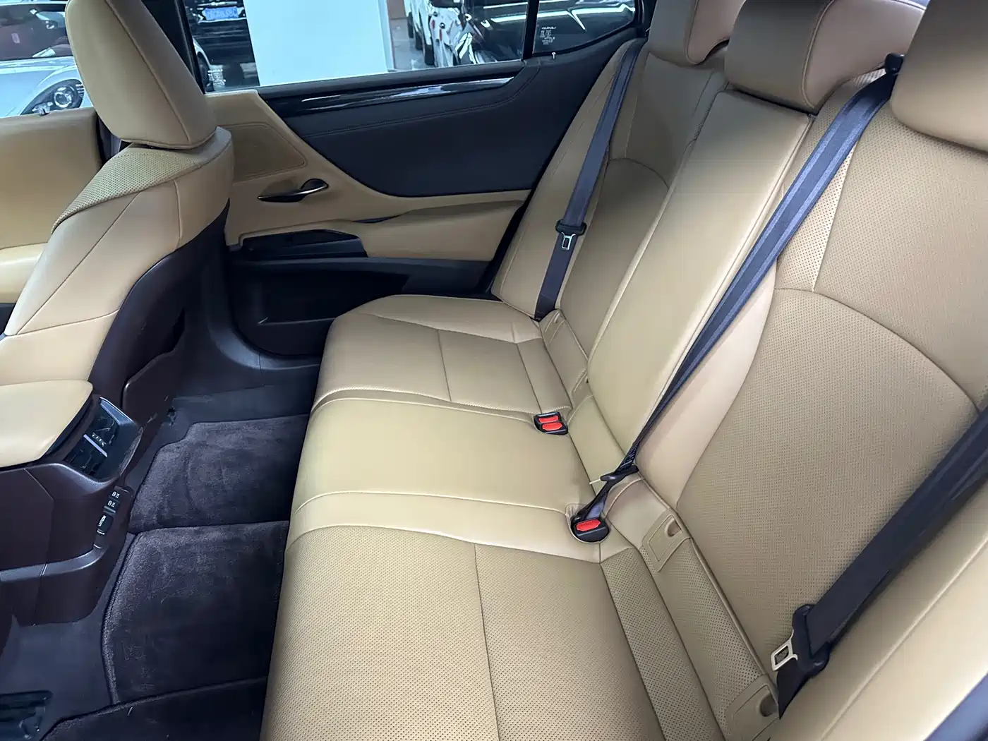 Lexus ES 2020 Model 300h Excellence Edition China V фото 12