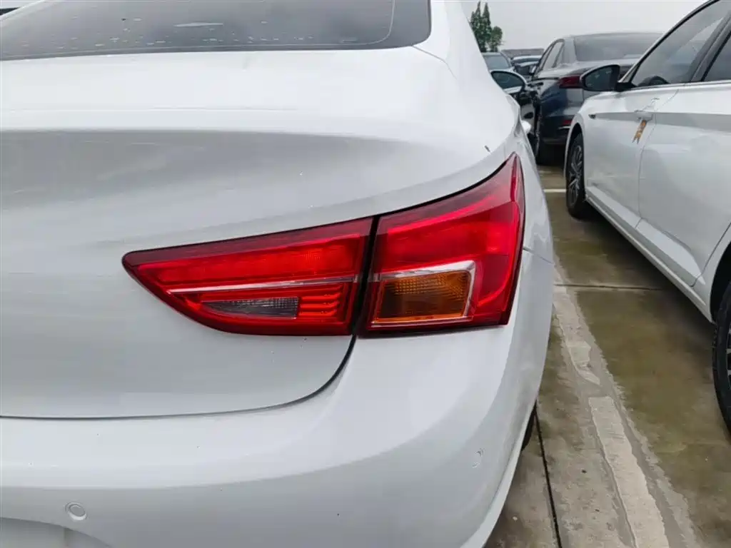 Buick Verano 2017 Sedan 20T DCT Elite фото 8