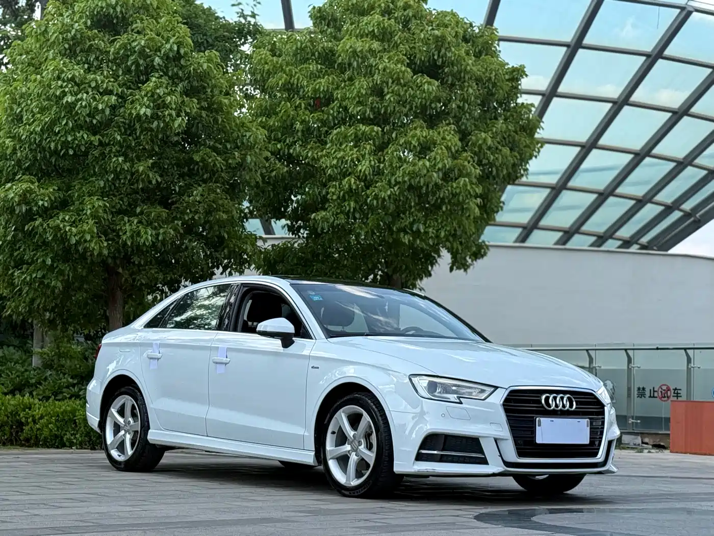 Audi A3 2017 Limousine 35 TFSI Fashion фото 3