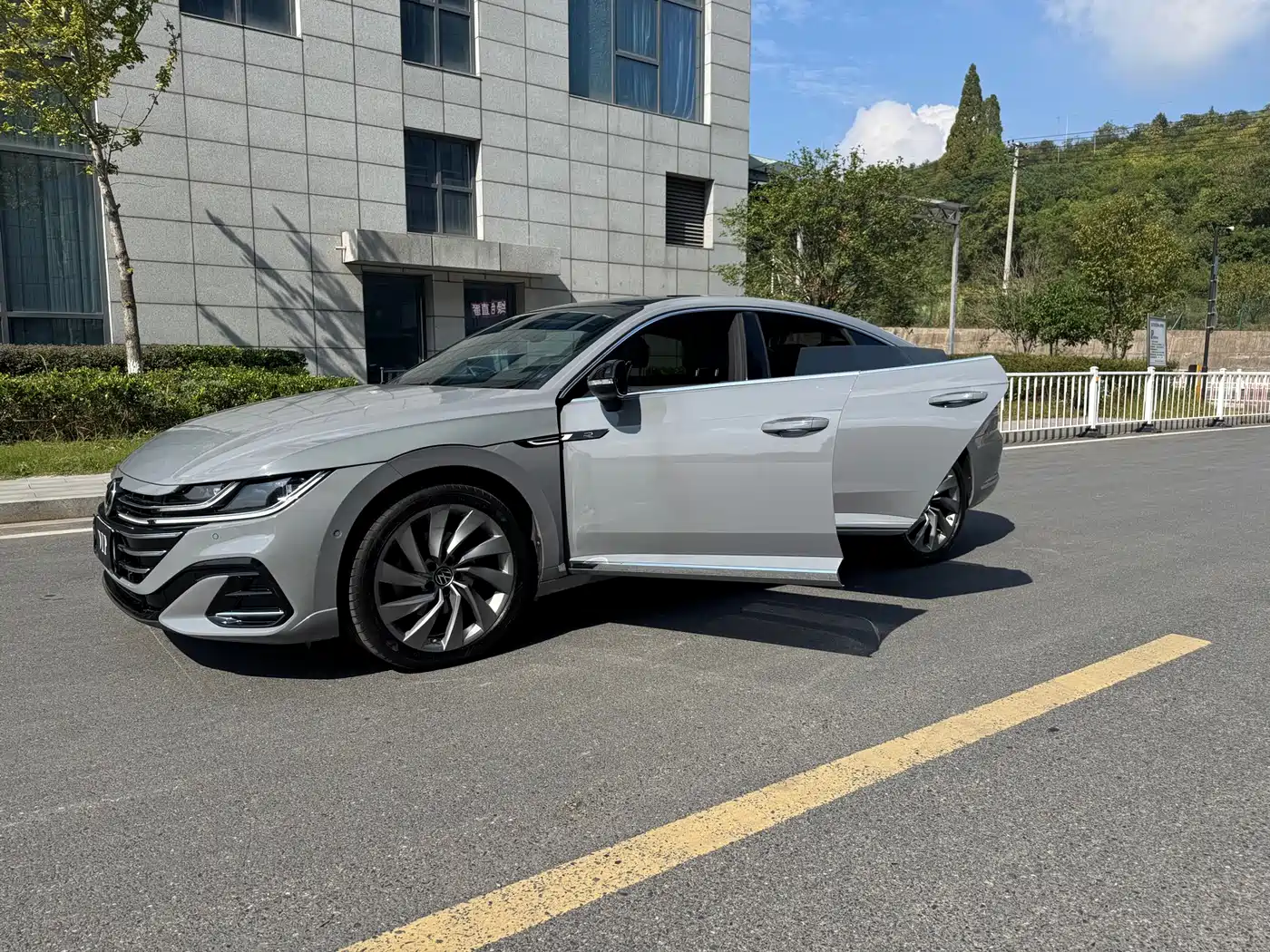 Volkswagen FAW-Volkswagen CC 2021 380TSI Eye-catching Edition фото 17