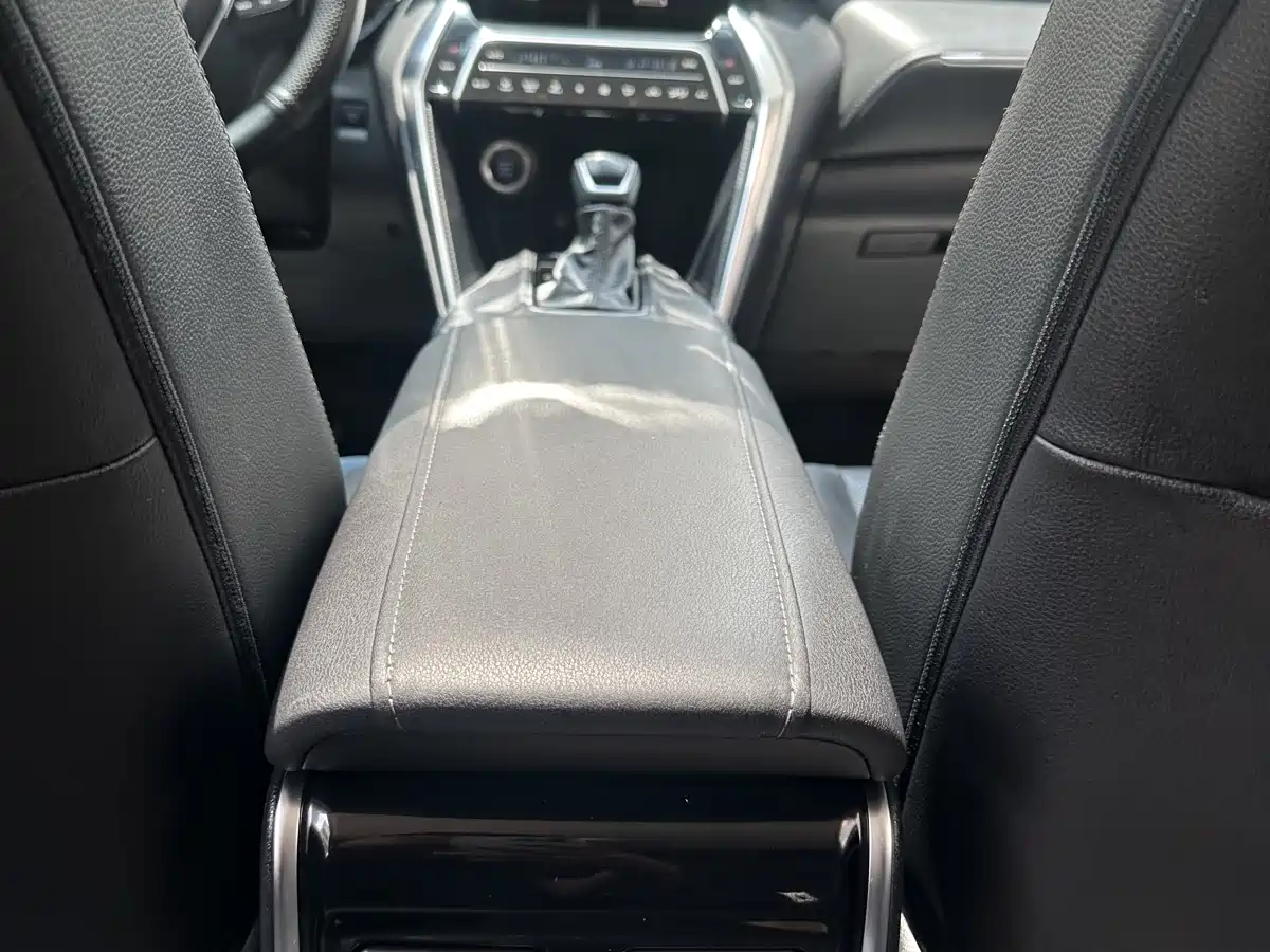 Toyota Venza 2022 2.0L CVT 2WD Premium фото 11