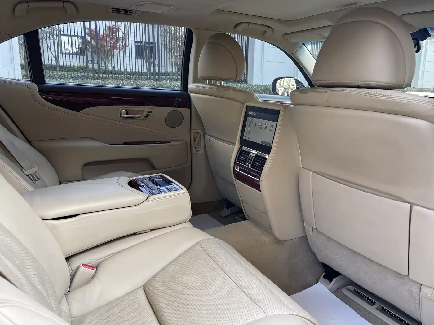 Lexus LS 2010 460L Premium Edition фото 12