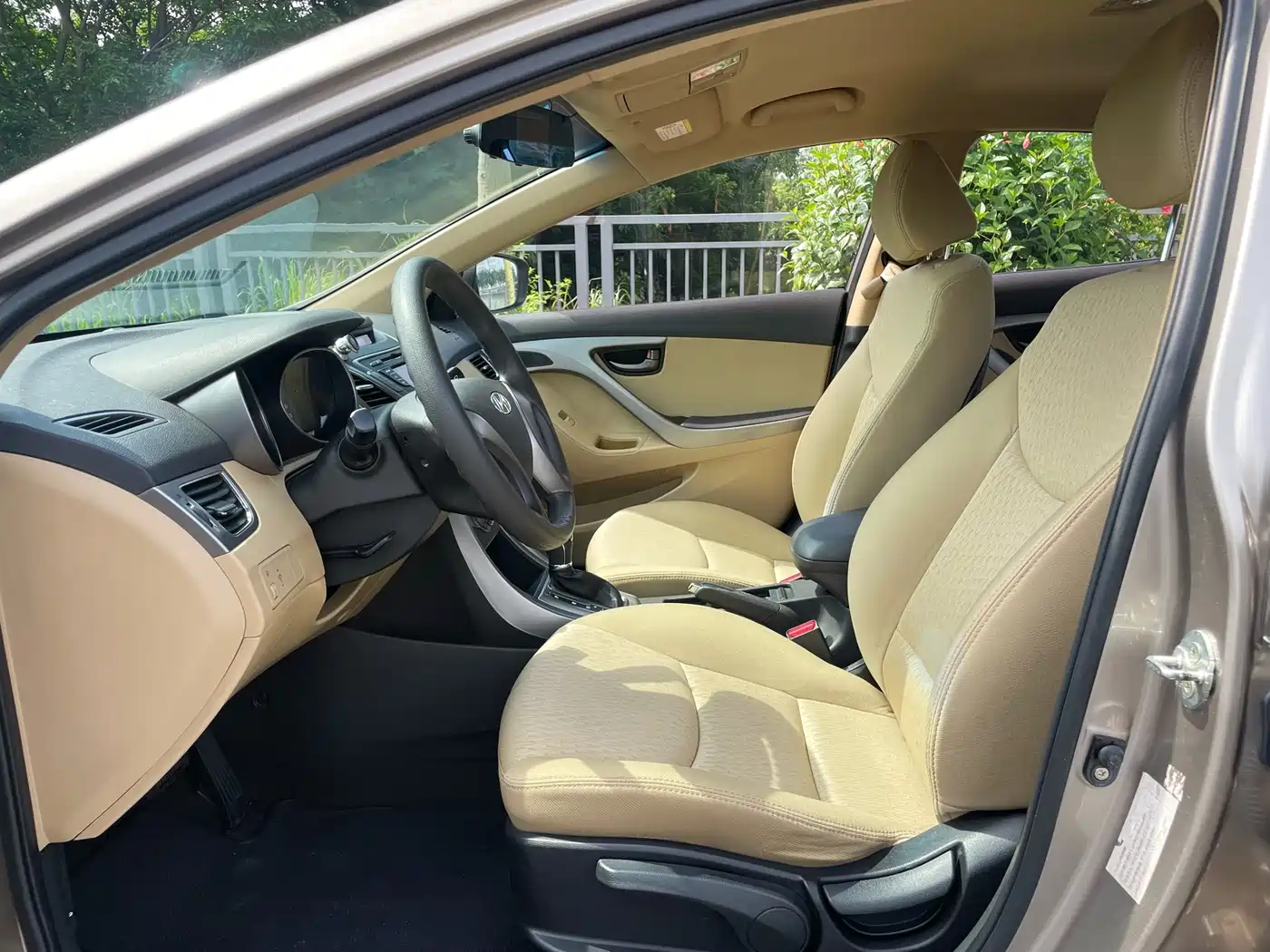 Hyundai Langdong 2012 1.6L Automatic Fashion фото 14