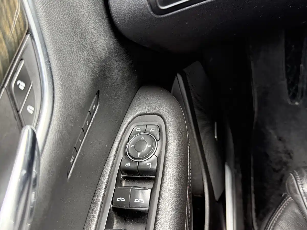 Cadillac XT5 2016 25T Luxury Model фото 13