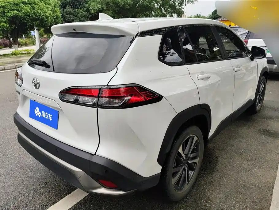 Toyota Frontlander 2022 2.0L CVT Luxury PLUS Edition фото 3