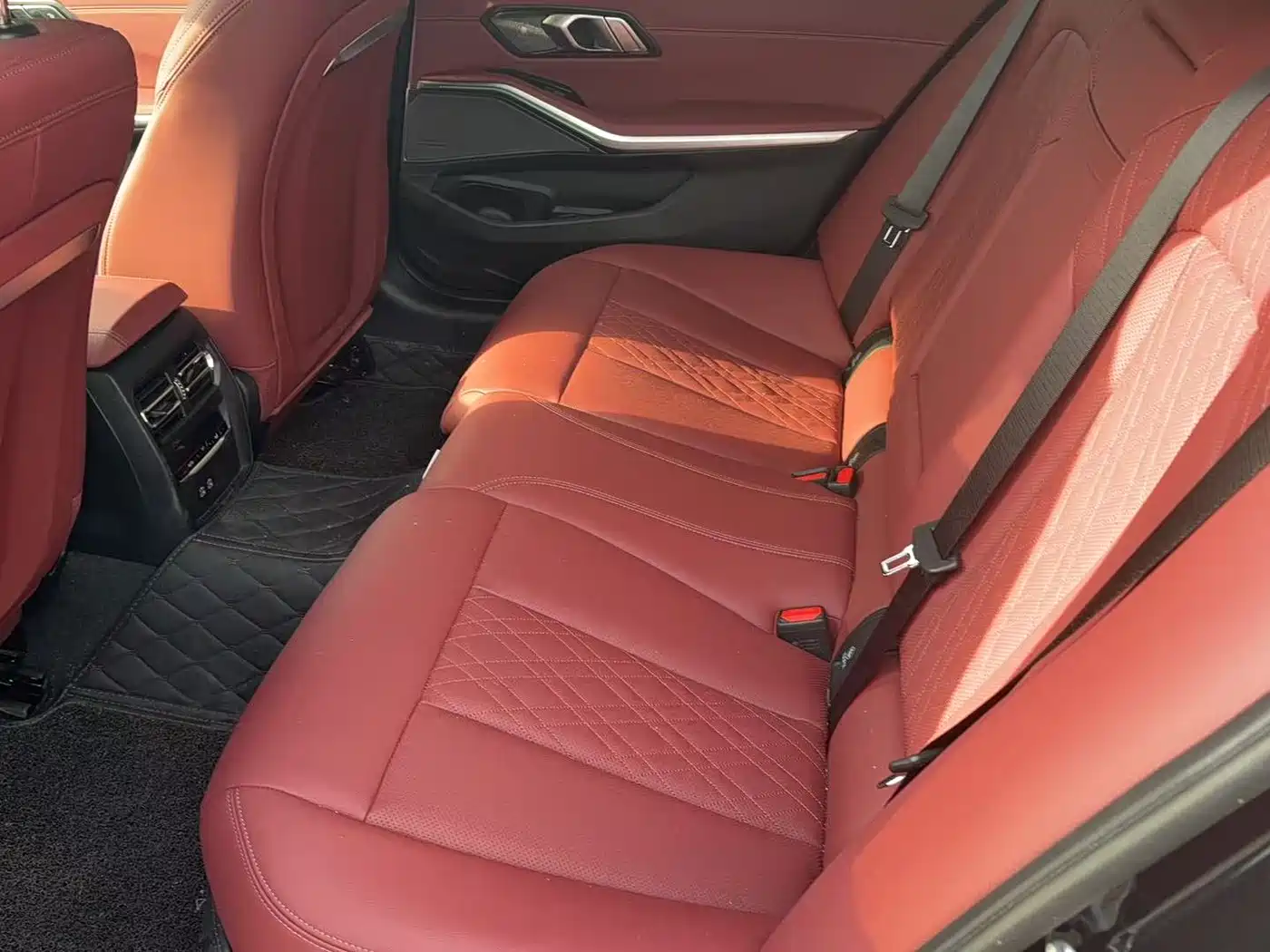 BMW 3 Series 2025 330Li M Sport Night Edition фото 11
