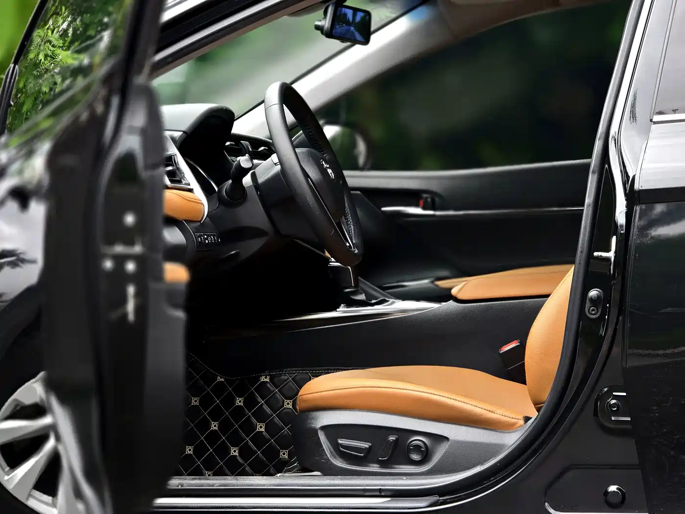 Photo 16 - Toyota Camry