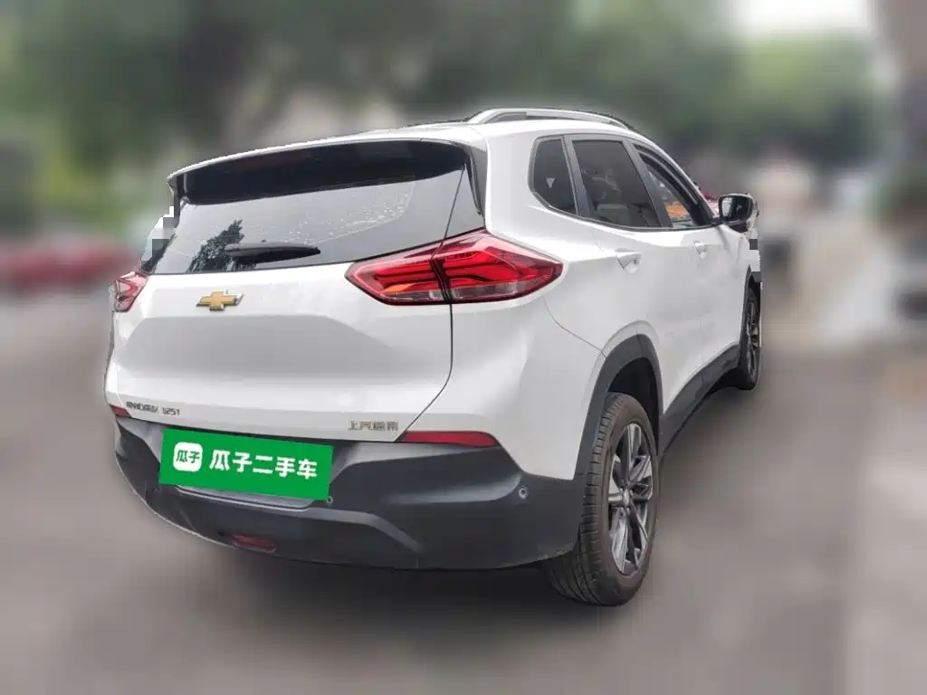 Photo 4 - Chevrolet Trax