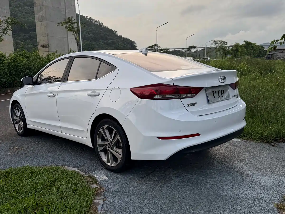 Hyundai Elantra 2016 Model 1.6L Automatic Smart Elite фото 4