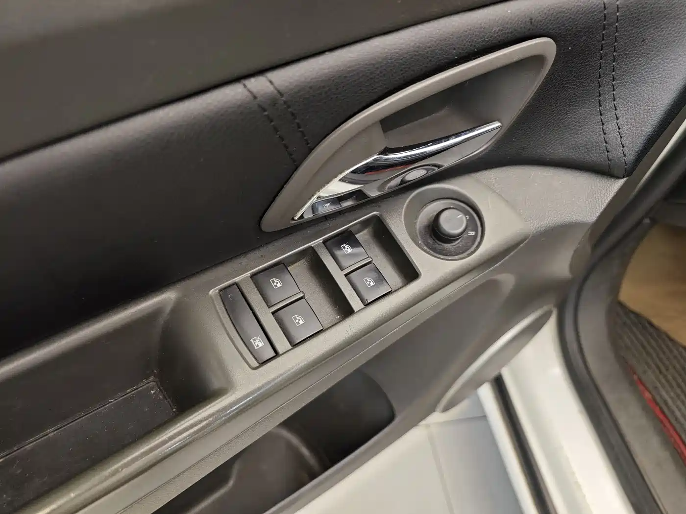 Chevrolet Cruze 2013 Model 1.8L SE AT фото 9