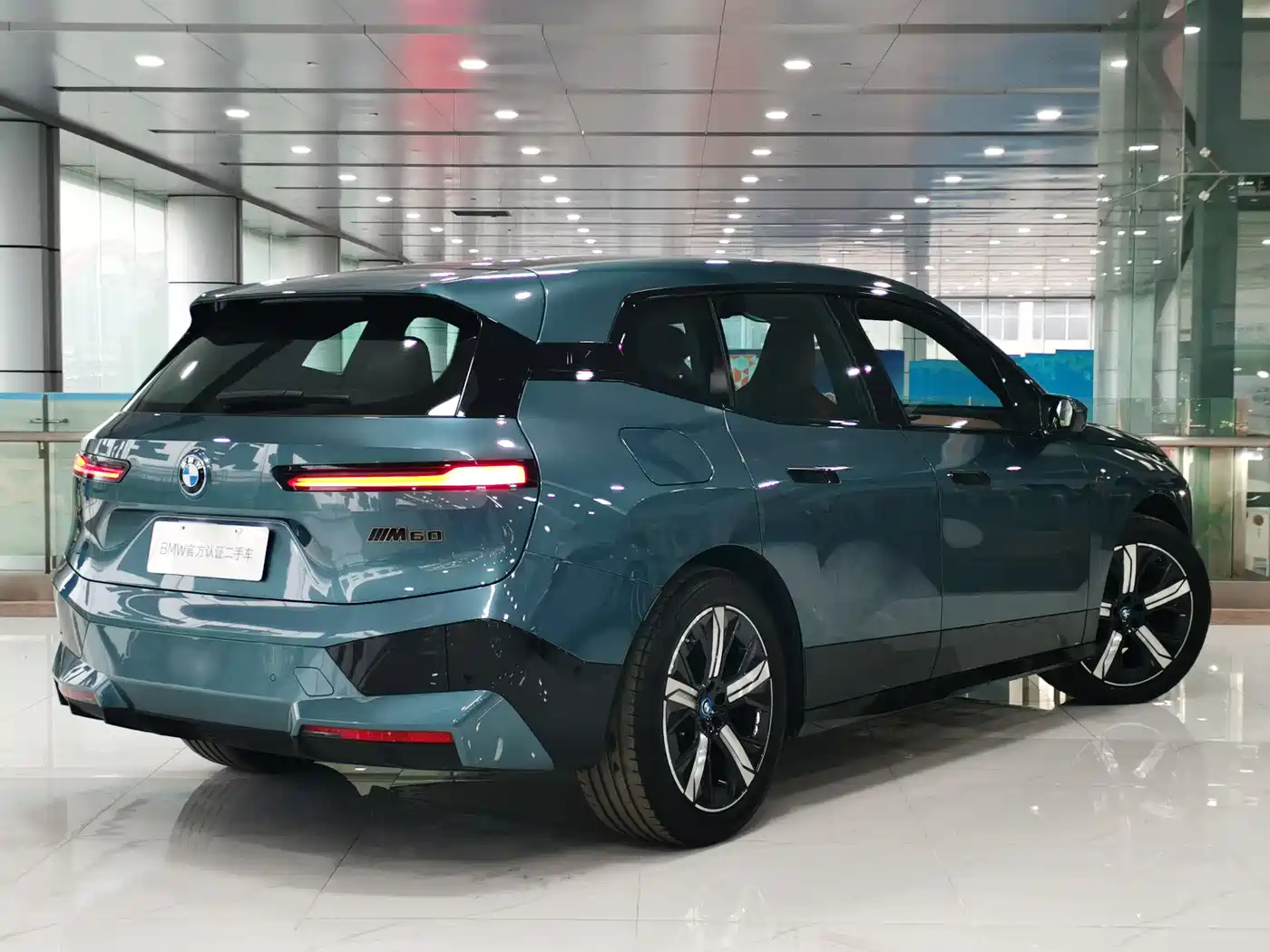BMW IX M60