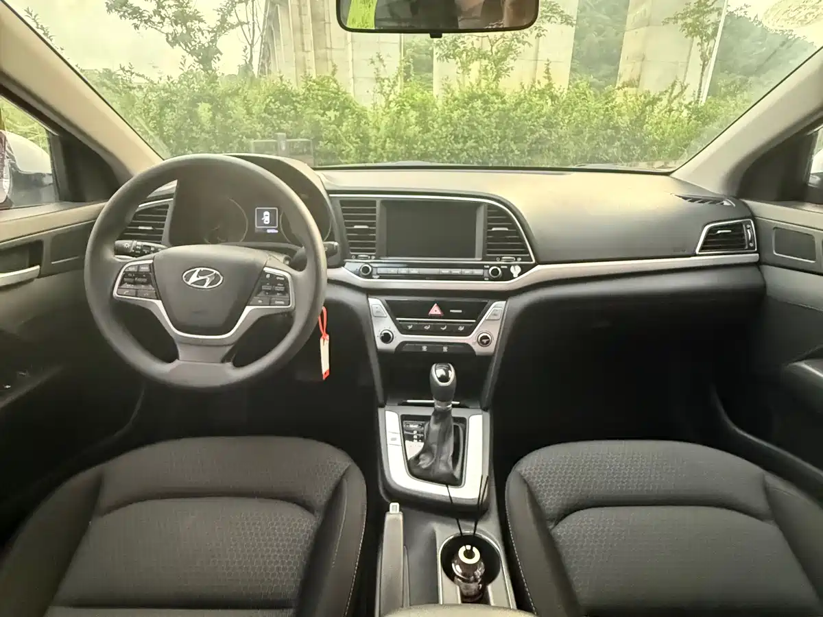 Hyundai Elantra 2016 Model 1.6L Automatic Smart Elite фото 14