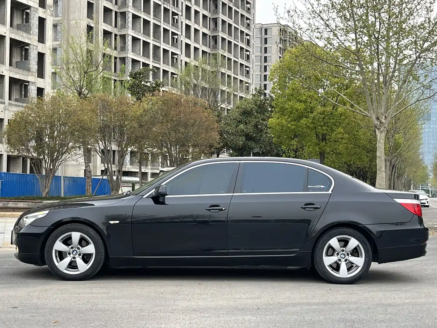 BMW 5 Series 2009 Model 525Li Luxury фото 3