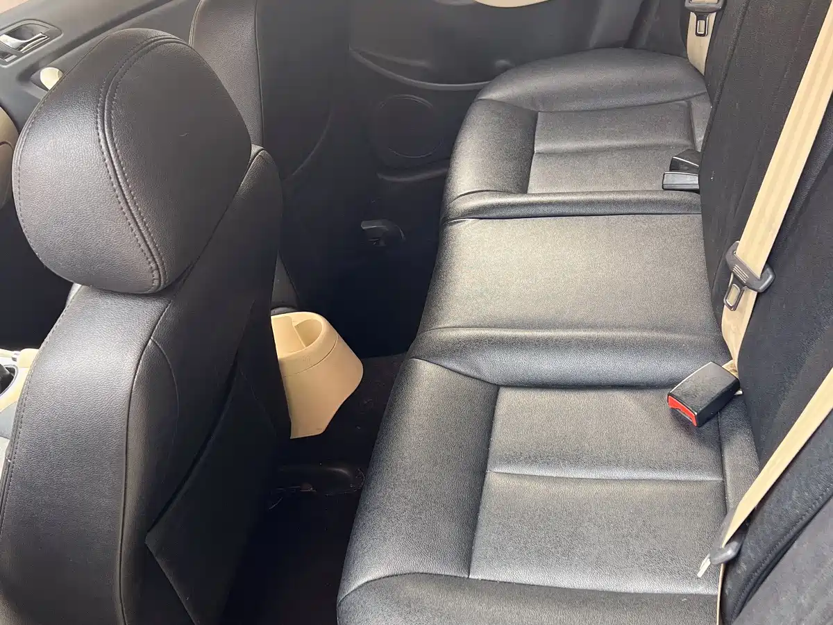 Volkswagen Lavida 2011 1.6L Manual Leisure Edition фото 5