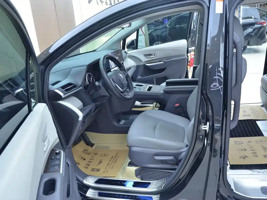 Toyota Granvia 2025 2024 2.5L Hybrid Comfort