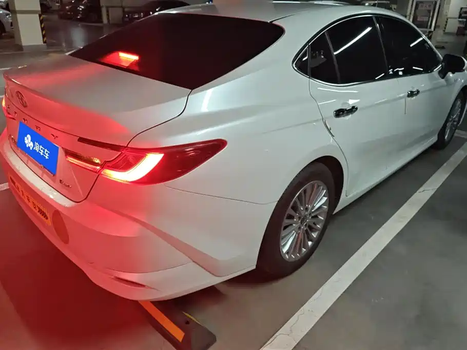 Toyota Camry 2024 Hybrid 2.0HGVP Luxury Edition фото 3