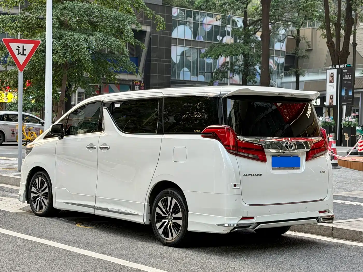 Toyota Alphard 2018 Facelift 3.5L Luxury Edition фото 13