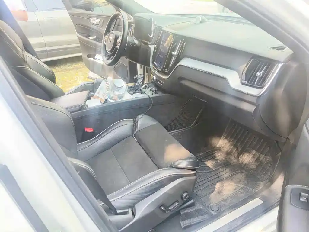 Photo 11 - Volvo XC60