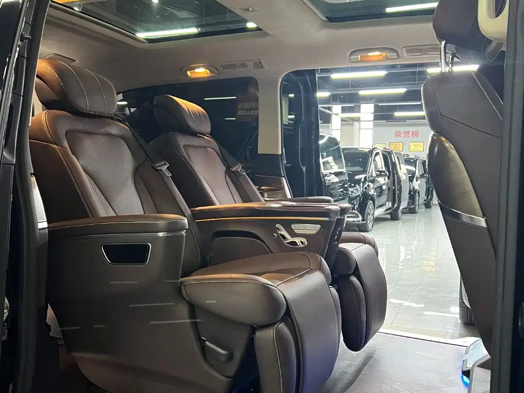 Mercedes-Benz V-Class 2022 V 260 L Long Wheelbase Luxury Edition фото 20