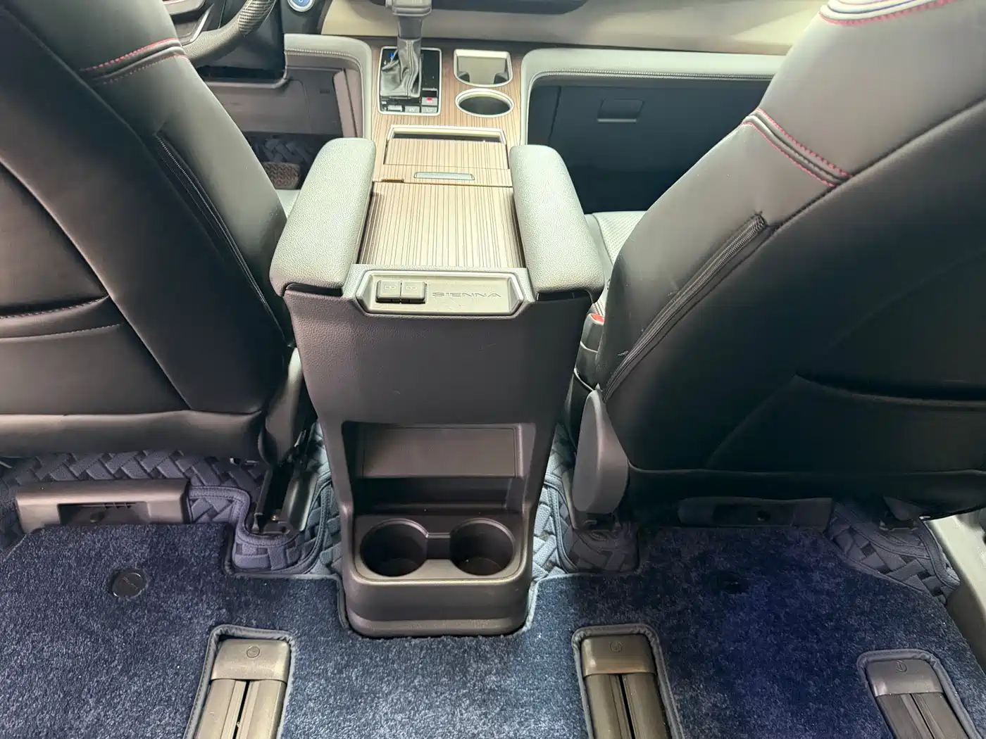 Toyota Sienna 2024 2.5L Hybrid Comfort Edition фото 8