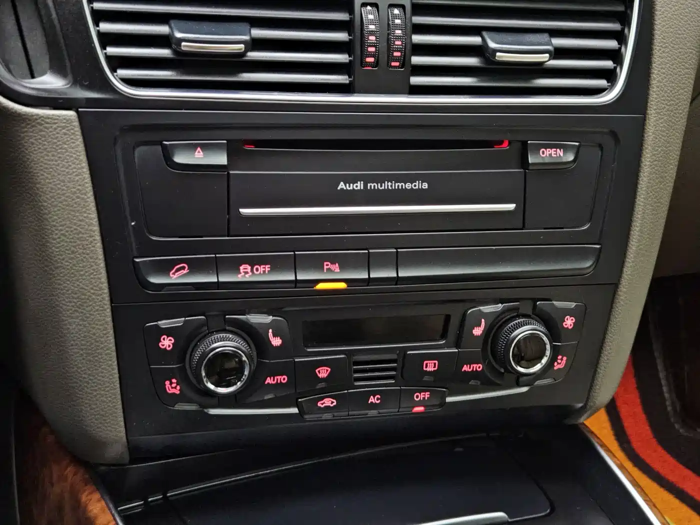 Audi Q5 2011 2.0TFSI Comfort фото 20