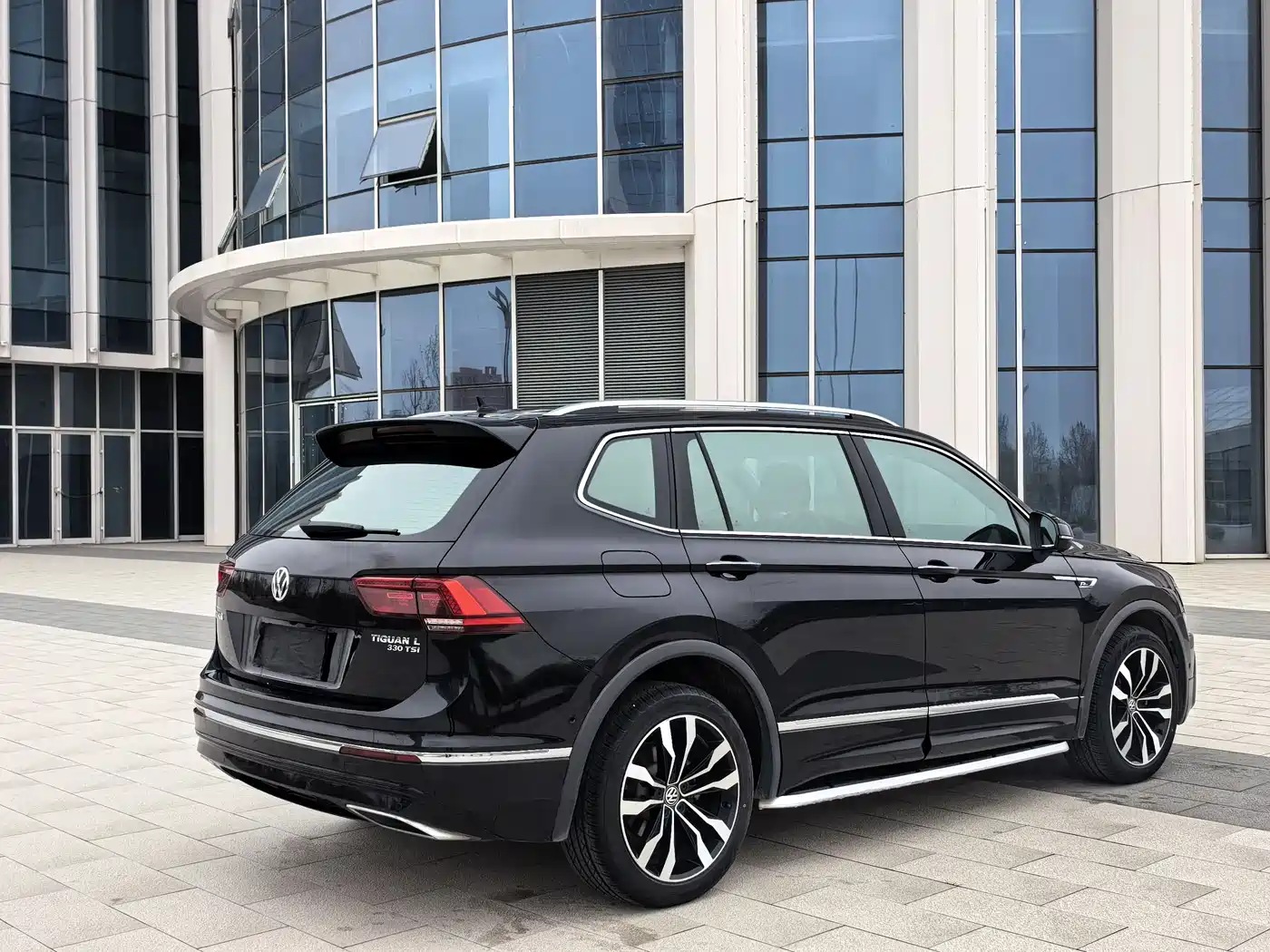 Volkswagen Tiguan L 2020 330TSI Auto 2WD R-Line Flagship China VI фото 4
