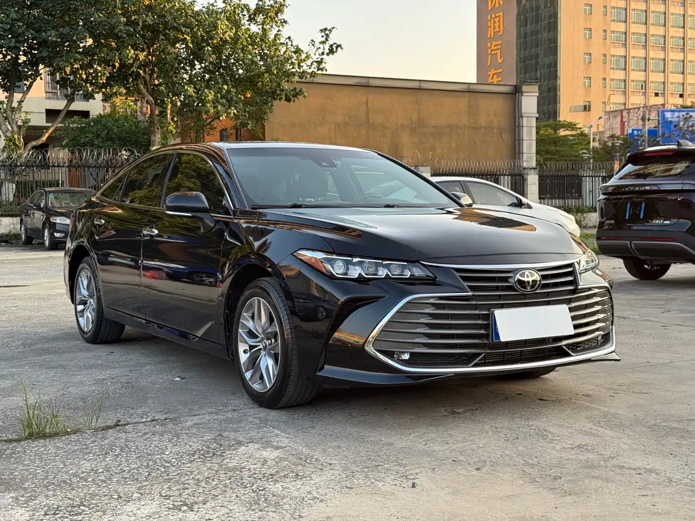 Toyota Avalon 2022 2.5L Luxury Edition фото 3