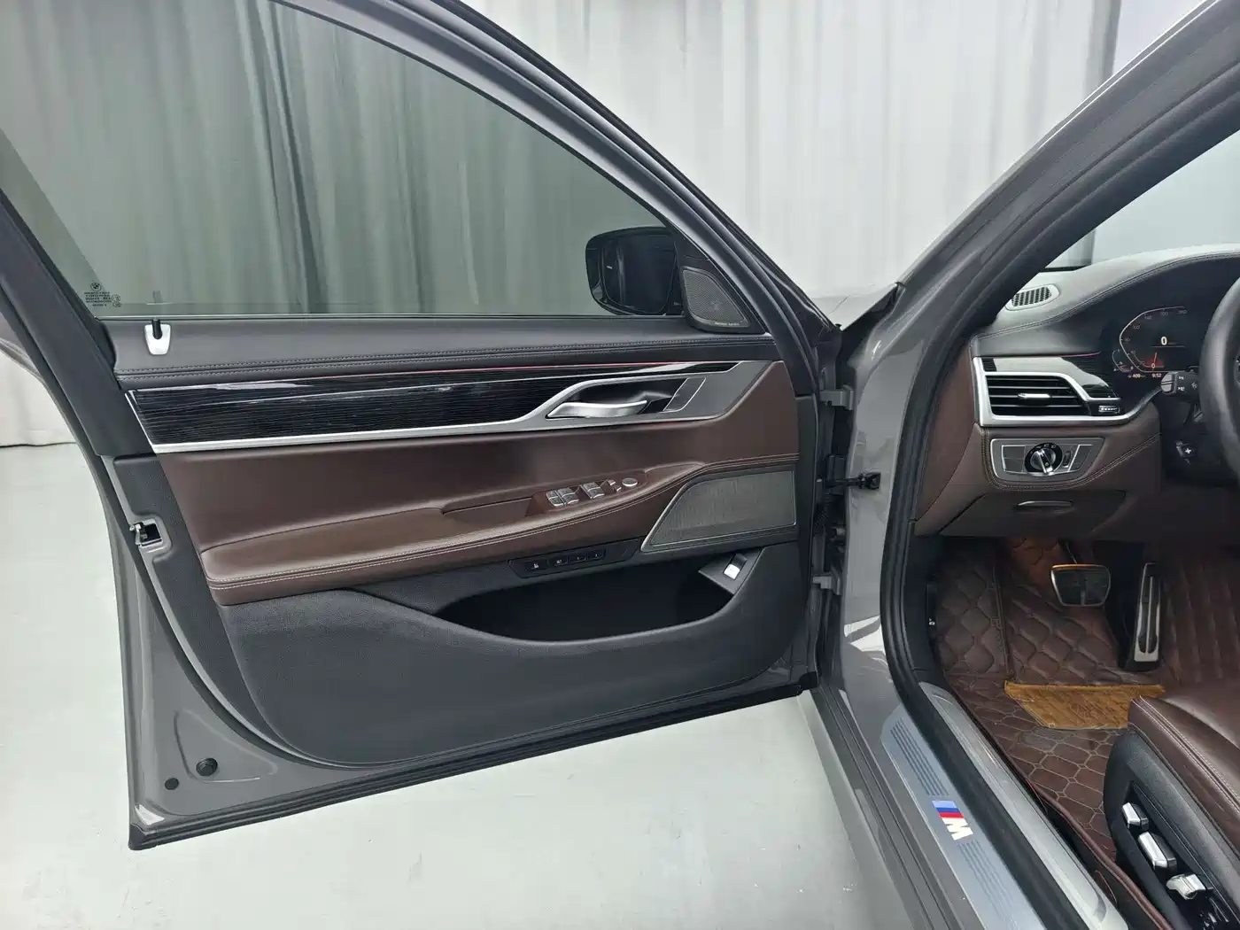 BMW 7 Series 2021 Model 730Li M Sport Package фото 7