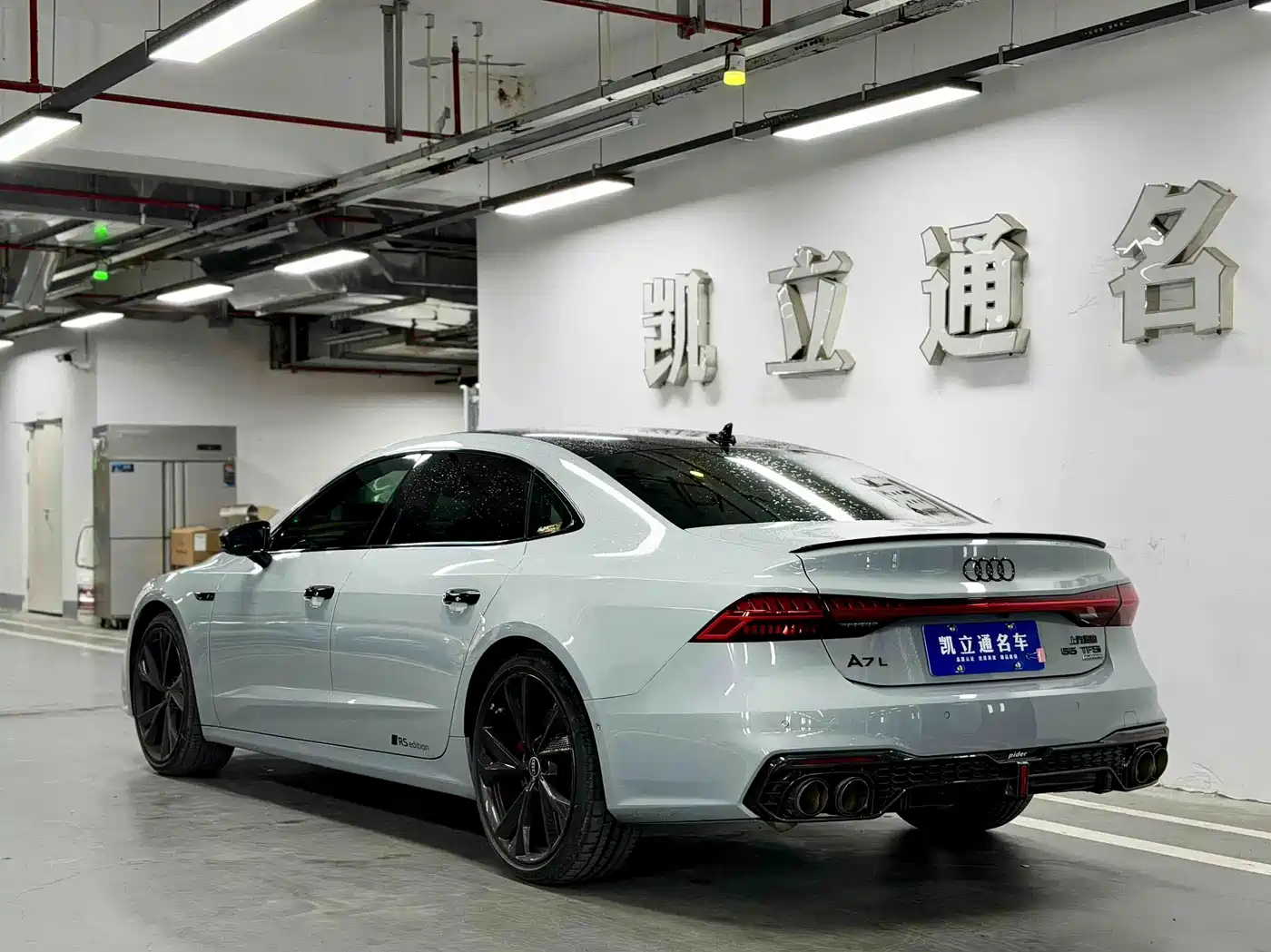 Фото 4 - Audi A7L
