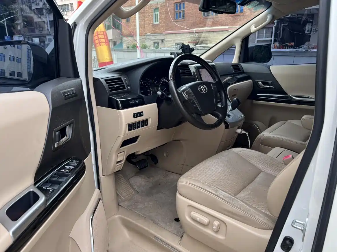 Toyota Alphard 2012 3.5L Luxury Edition фото 2