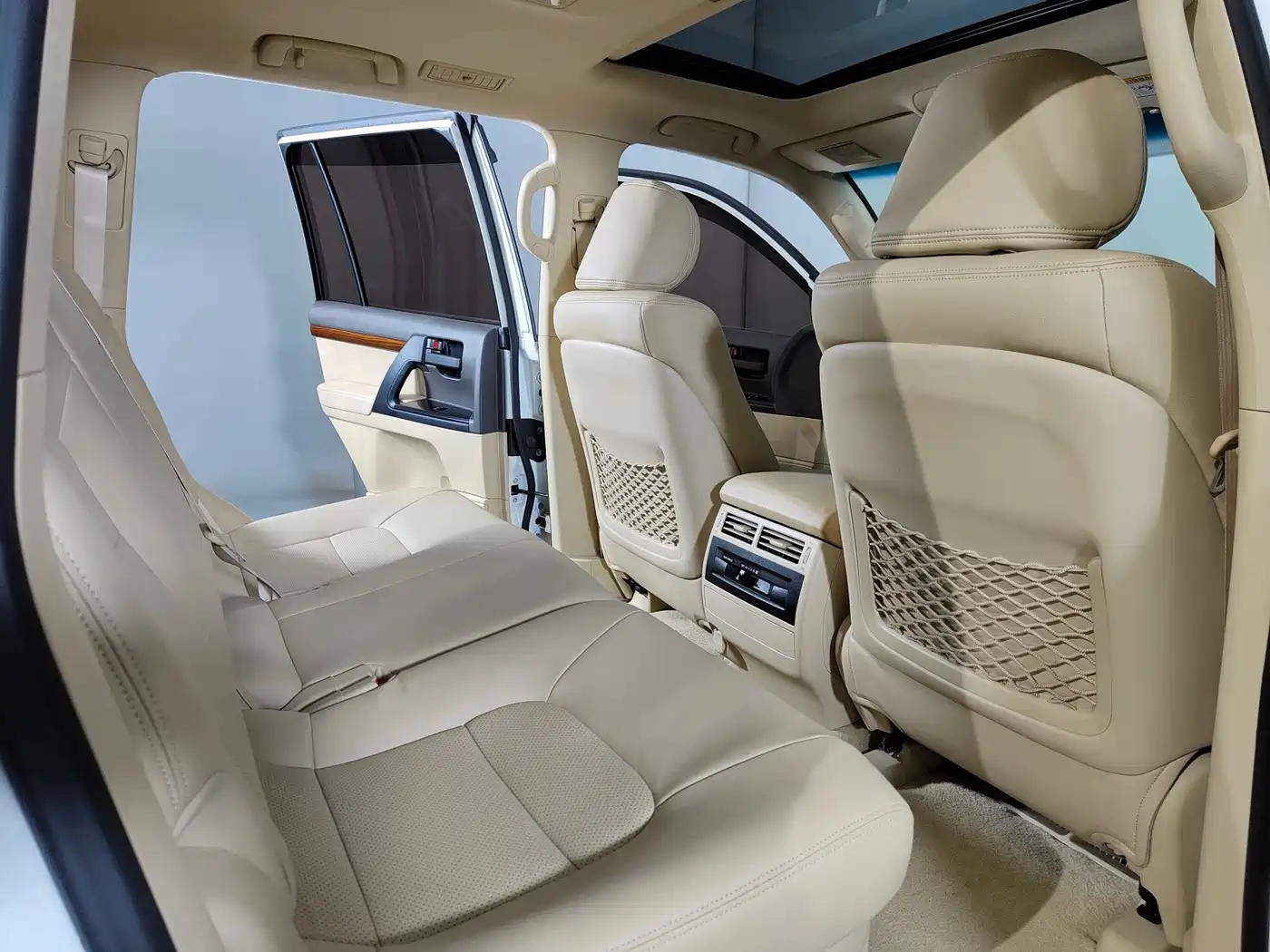 Toyota Land Cruiser (Import) 2015 4.0L V6 Middle East Limited Edition фото 7