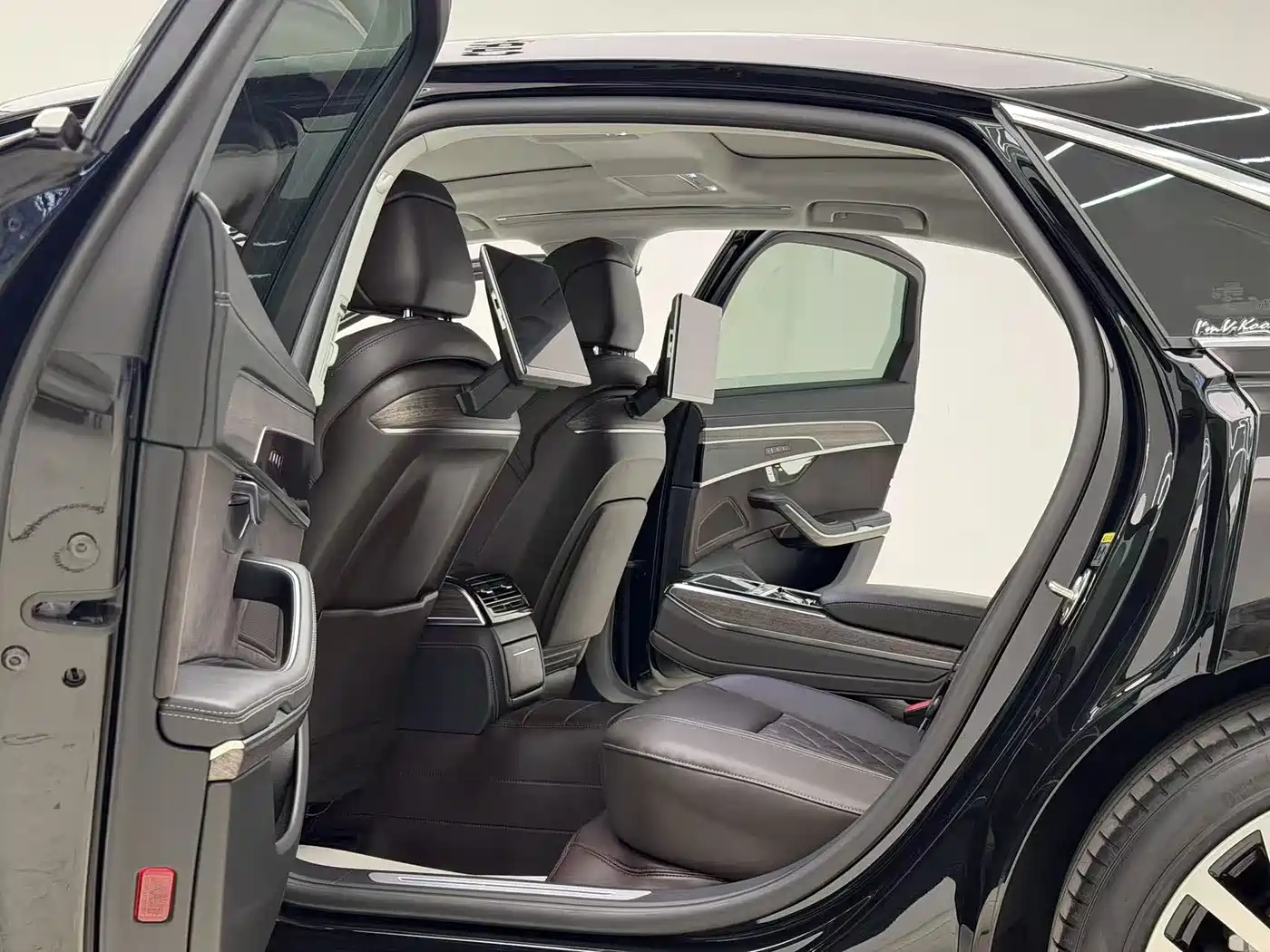 Audi A8 2023 A8L 55 TFSI quattro Flagship фото 34