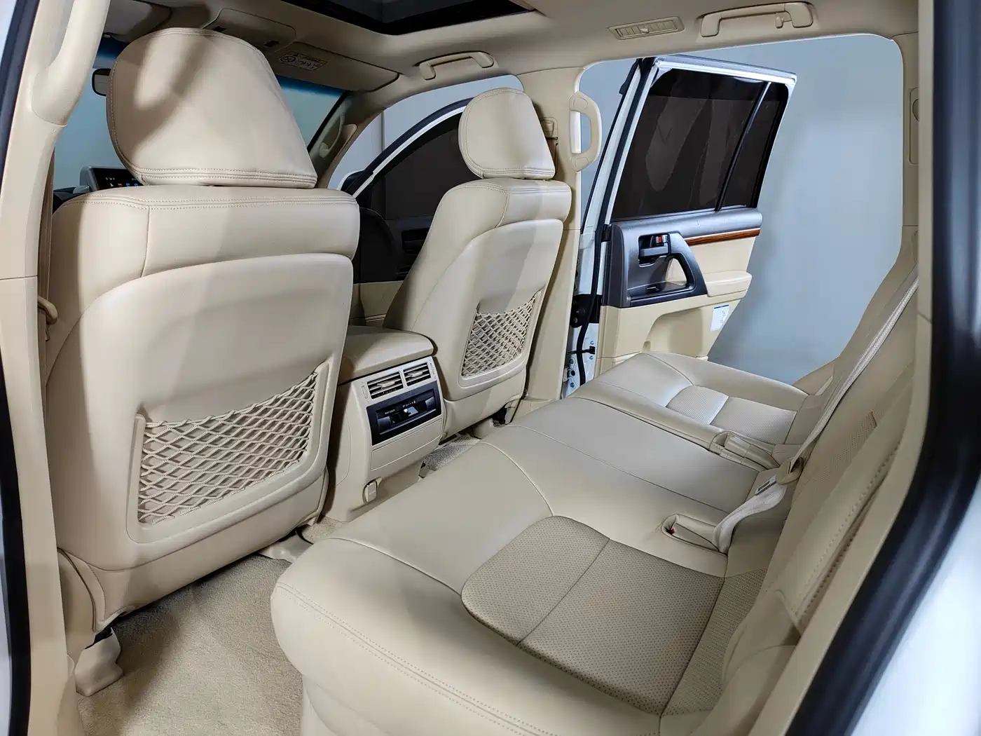 Toyota Land Cruiser (Import) 2015 4.0L V6 Middle East Limited Edition фото 6