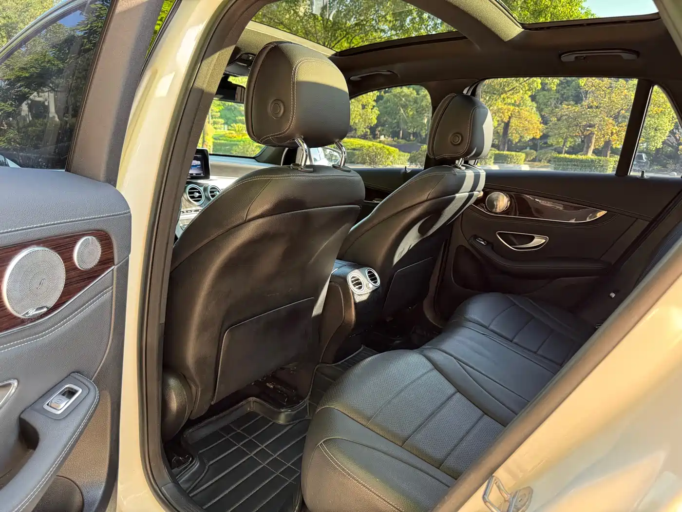 Mercedes-Benz GLC 2018 GLC 260 4MATIC Luxury фото 11