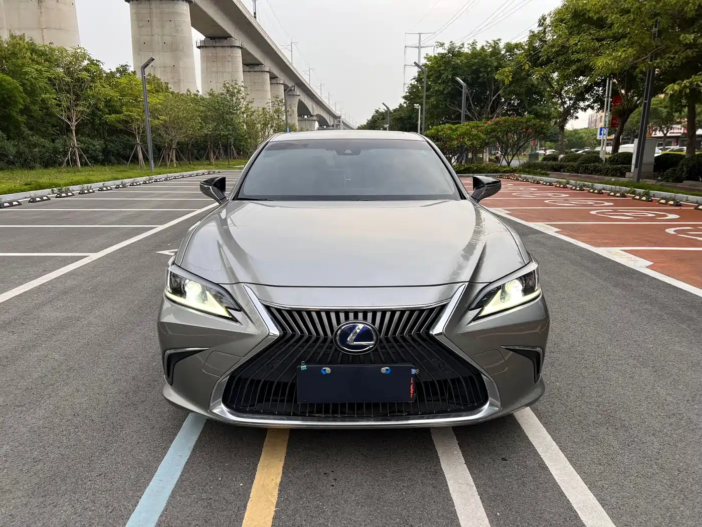 Фото 2 - Lexus ES