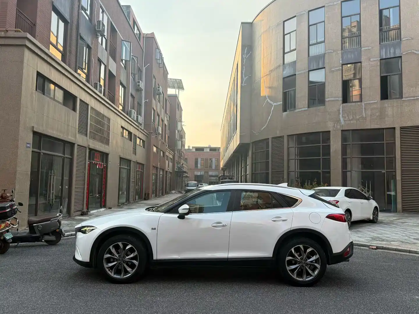 Фото 3 - Mazda CX-4