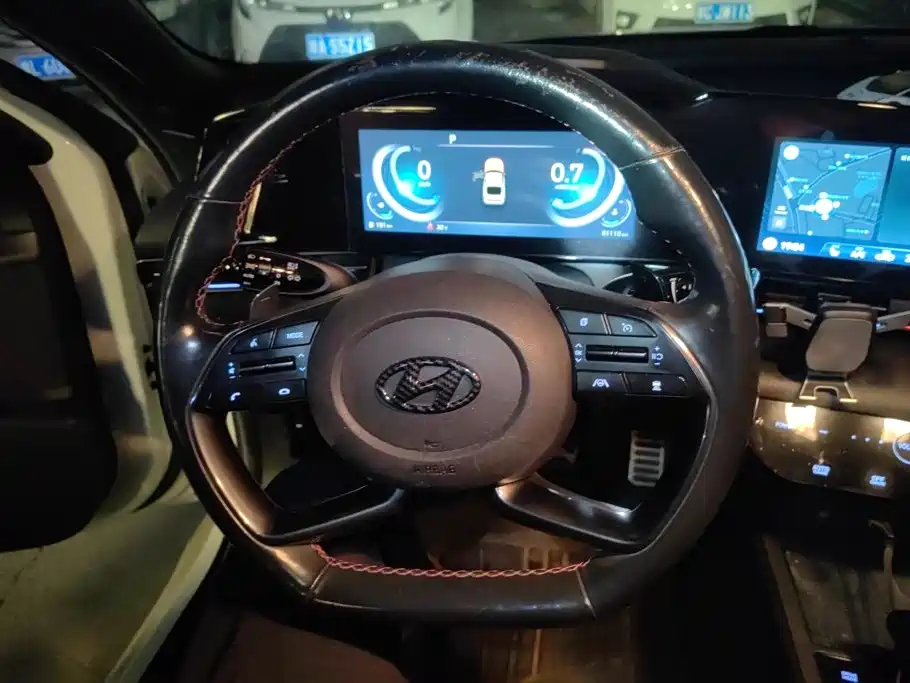 Photo 15 - Hyundai Elantra