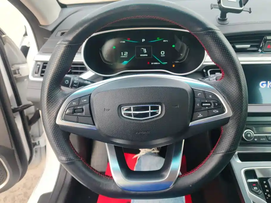 Фото 15 - Geely Emgrand