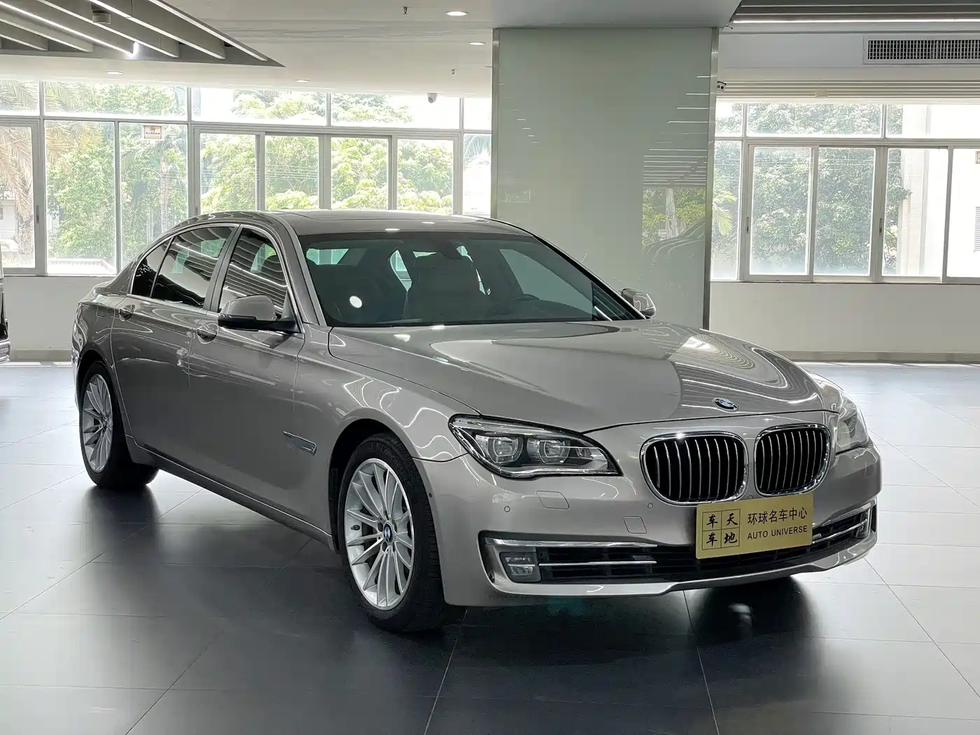 BMW 7 Series 2013 Model 740Li Leading фото 3