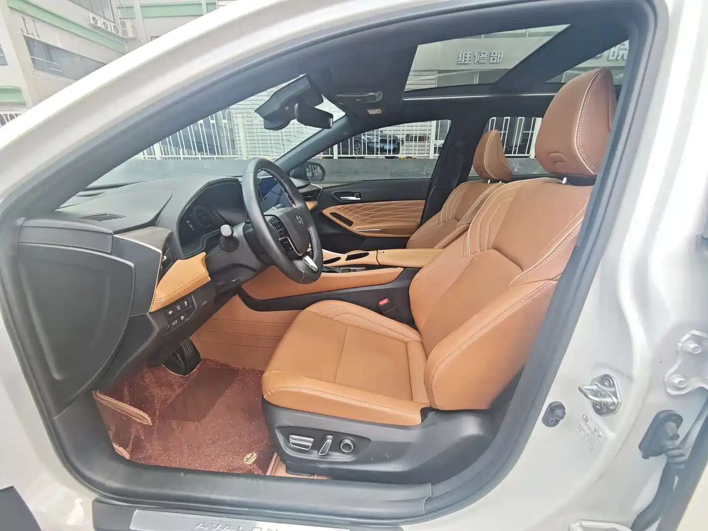 Toyota Avalon 2024 Model Hybrid 2.5L XLE Prestige Edition фото 10