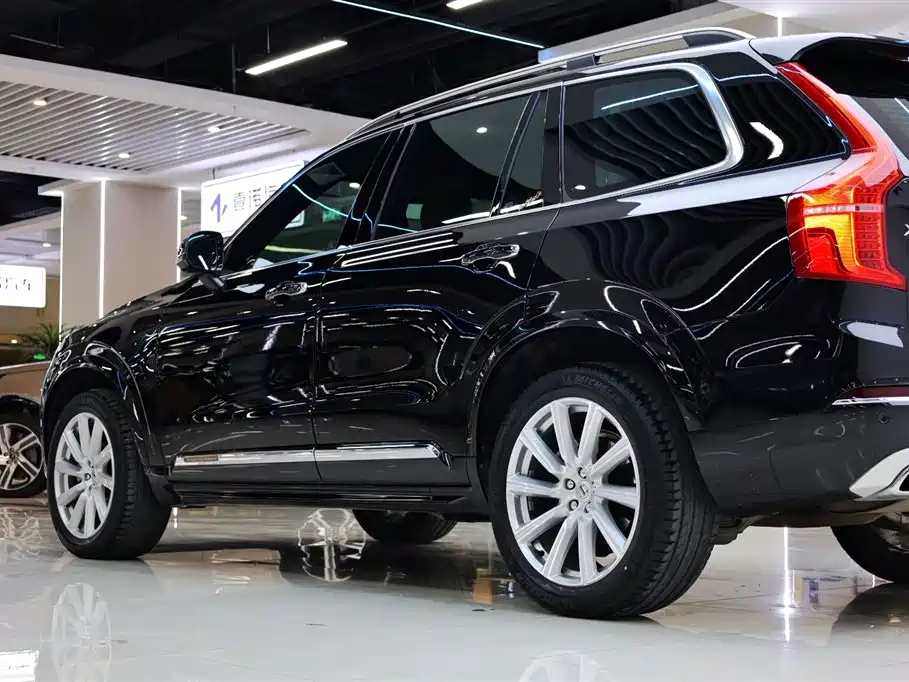 Фото 12 - Volvo XC90