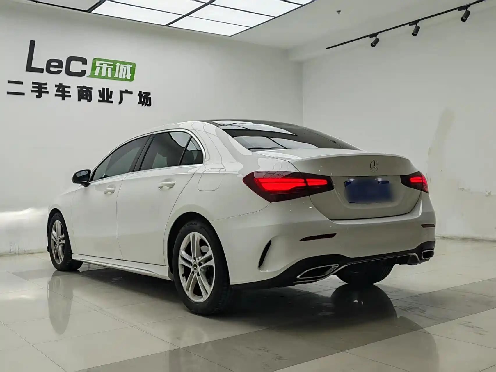 صورة 7 - Mercedes-Benz A-Class