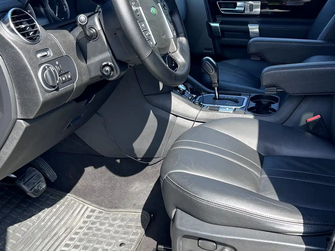 Land Rover Discovery 2010 3.0TDV6 HSE Diesel фото 16