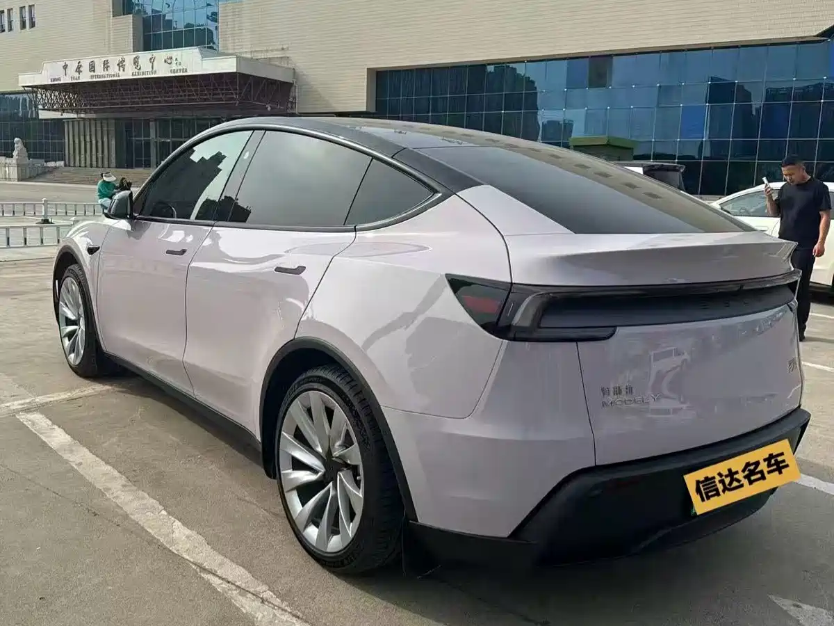 TESLA MODEL Y