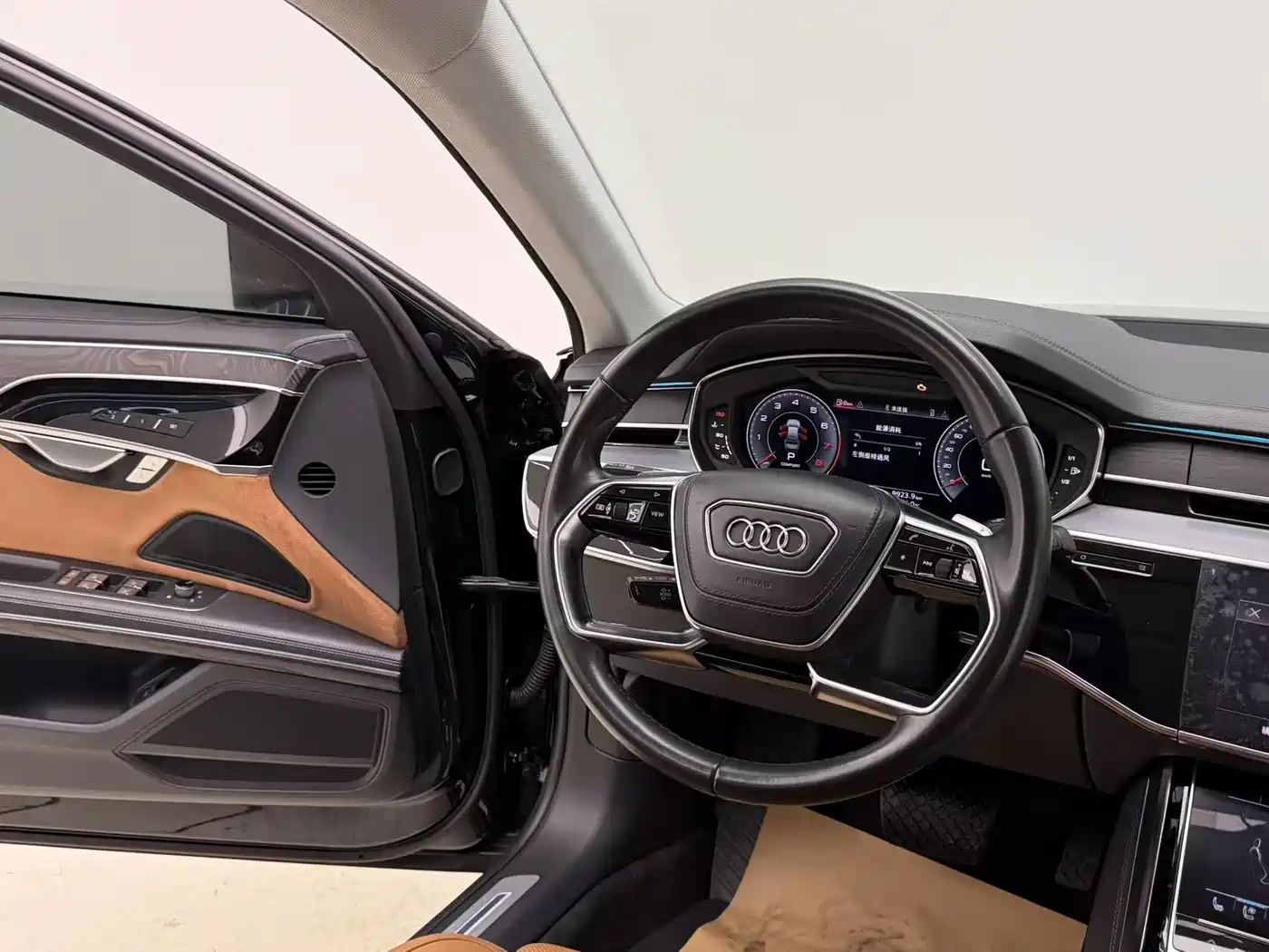 Audi A8 2023 A8L 50 TFSI quattro Exclusive фото 16